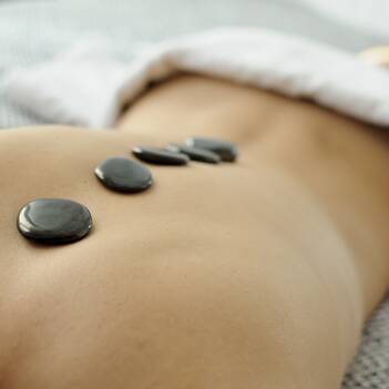 Massage aux pierres chaudes à Geneve